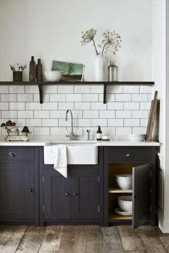 Küchenmodel Suffolk im neuen blau-schwarzen Farbton "INK". Foto: Neptun