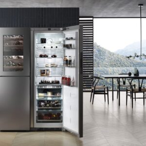 Ein Kühlschrank in Edelstahloptik macht sich als Solitär wunderbar im Gesamtbild. Foto: Miele