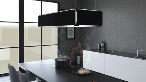 Schwarz oder Weiß, ganz wie Sie es lieber mögen. Beides fügt sich perfekt in die Küche ein uns sorgt für einen wirklichen Blickfang. Die Umluft-Deckenlifthaube „Lightline“ ist höhenverstellbar. Das Besondere ist die Ambiente- und Effektbeleuchtung, die die Lichtstimmung prägt. Sie kann per APP gesteuert werden. Von Silverline.